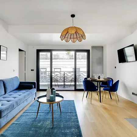 Drawing House מלון